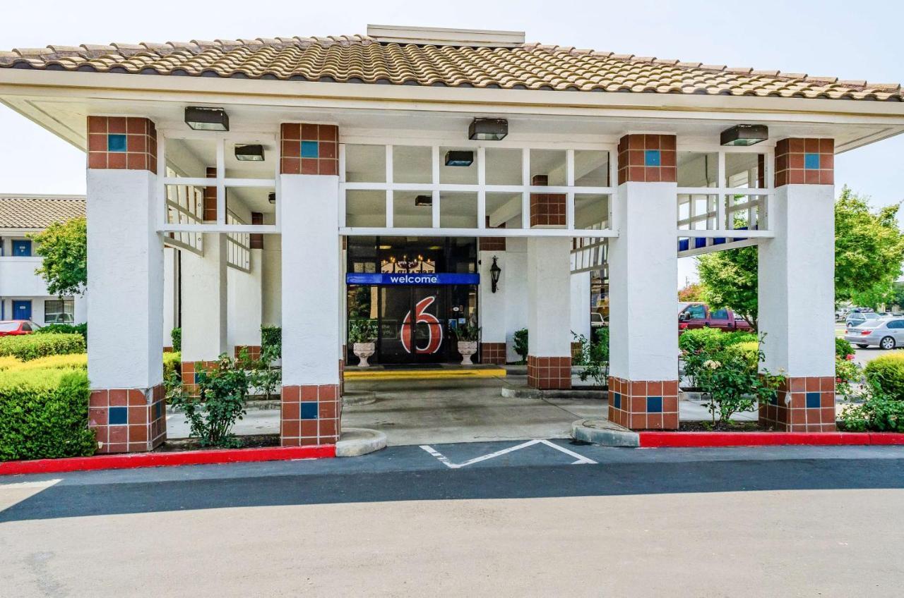 Hotel 6 Oakdale, Ca 2*