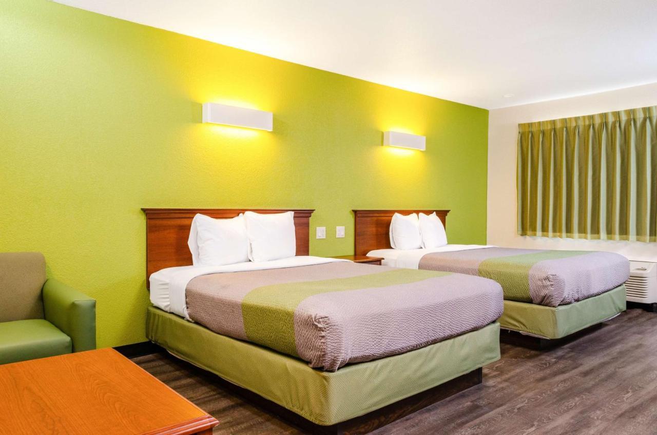 6 Oakdale, Ca Hotel