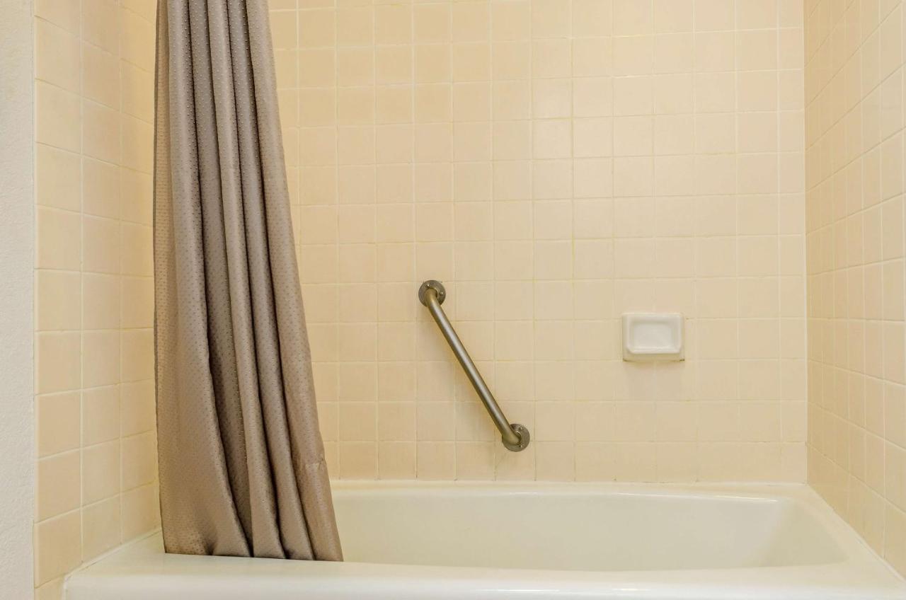 6 Oakdale, Ca 2* Oakdale