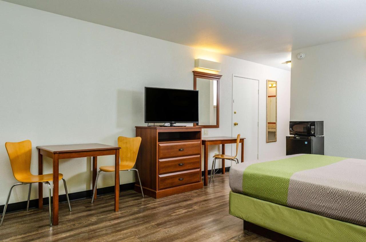 6 Oakdale, Ca Hotel 2*