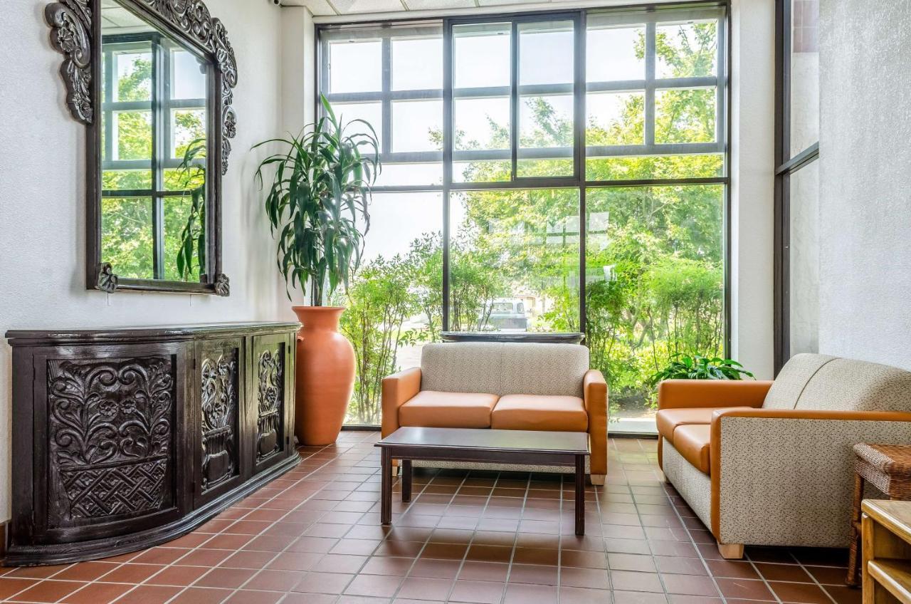 6 Oakdale, Ca 2*
