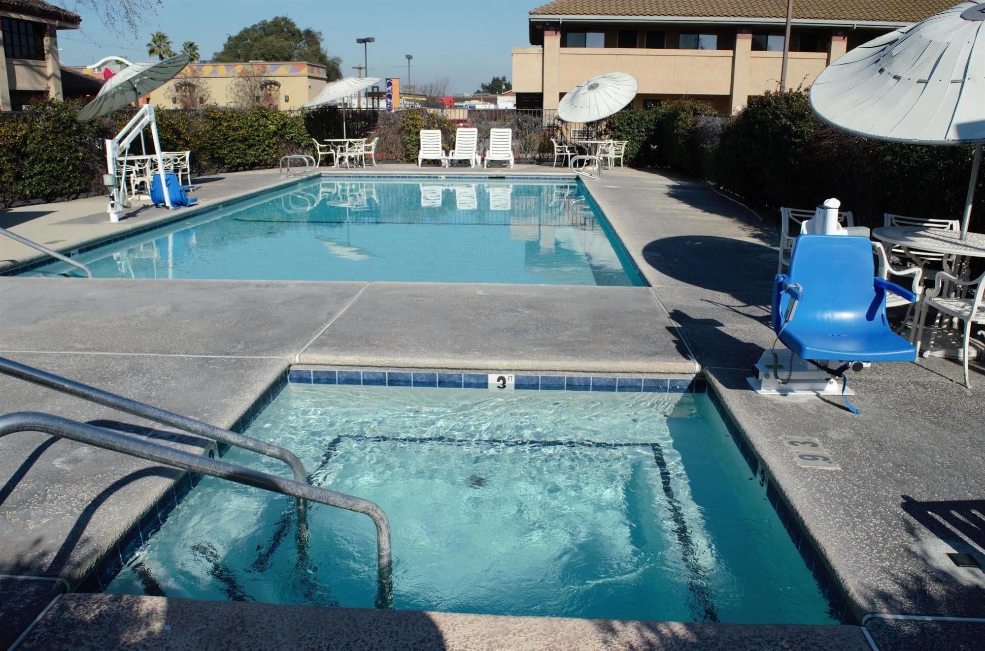 6 Oakdale, Ca 2* Oakdale